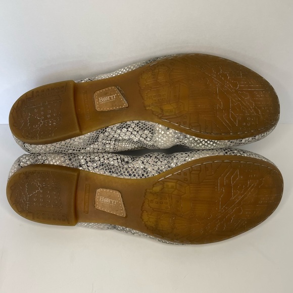 Born Ballet Flats Gray White Animal Print Slip On Comfort Shoes Women’s Size 7 - Picture 8 of 10